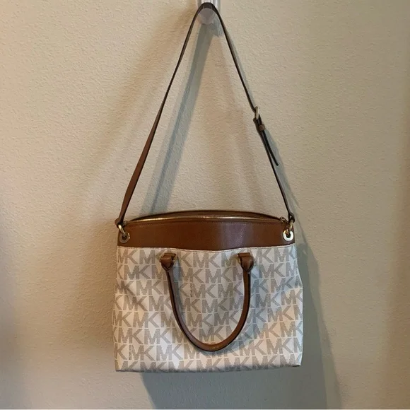 Michael Kors Shoulder Bag - Picture 3 of 6